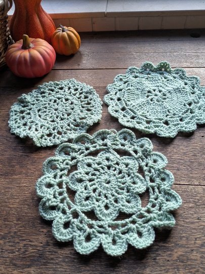 Häkelanleitung Tischläufer aus Mandala Motiven im Vintage Look