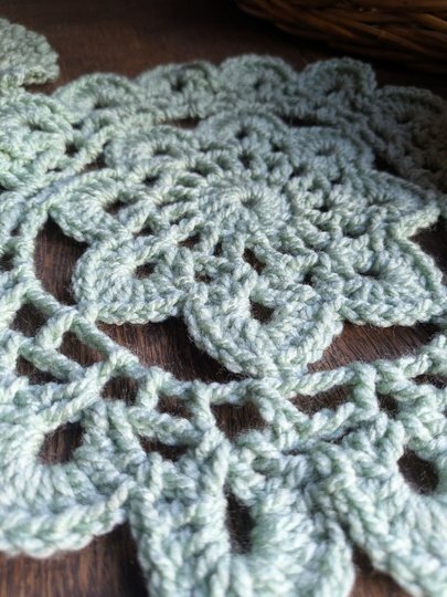 Häkelanleitung Tischläufer aus Mandala Motiven im Vintage Look