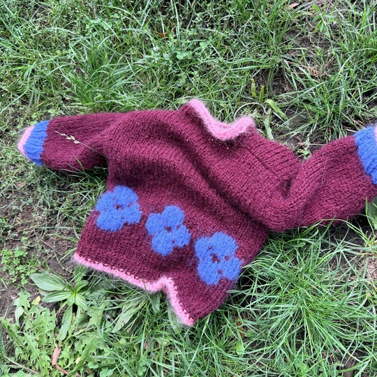 Strickanleitung Kinderpullover LINA mit Blümchenmuster Gr. 74–110