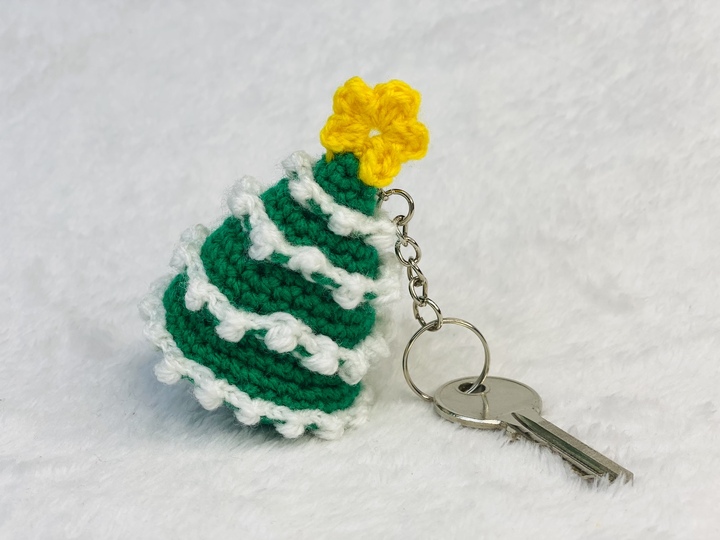 Häkelanleitung Mini Weihnachtsbaum, Schlüsselanhänger, Taschenbaumler