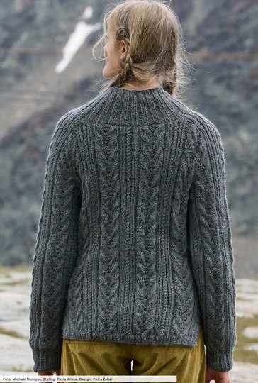 Raglanpulli im Zopfmuster