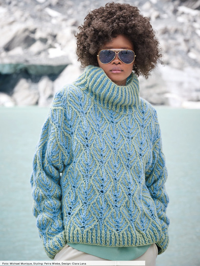Pulli im zweifarbigen Patentmuster