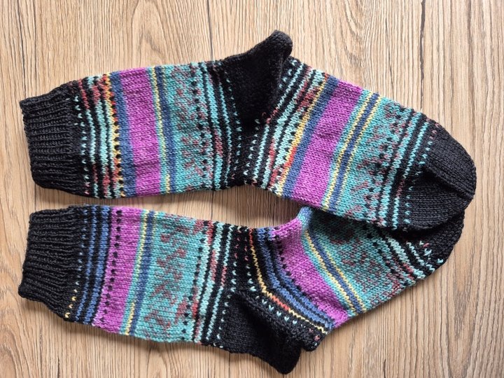Strickanleitung Nebulasocks – Zweifarbige Socken von Gr. 22/23 bis 48/49
