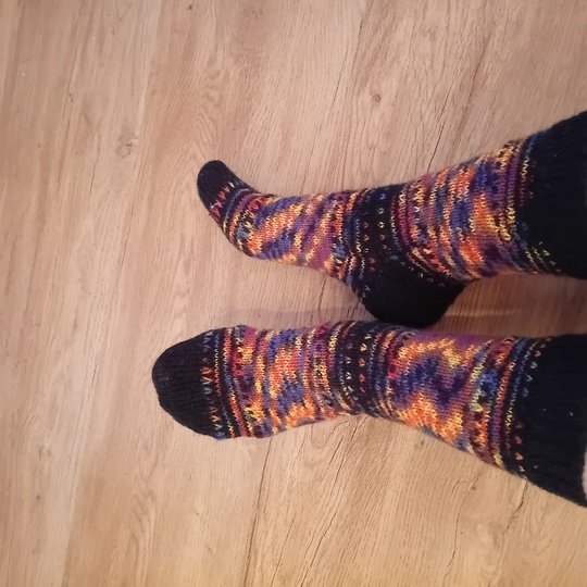 Strickanleitung Nebulasocks – Zweifarbige Socken von Gr. 22/23 bis 48/49