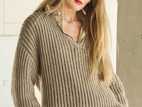 Rippenpulli mit V-Ausschnitt