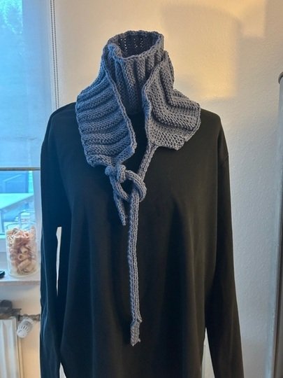 Schal Greta – wandelbarer Strickschal mit Bindebändern | Strickanleitung
