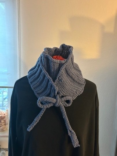 Schal Greta – wandelbarer Strickschal mit Bindebändern | Strickanleitung