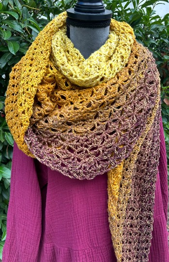 Crochet Pattern Triangular Scarf "Erato"