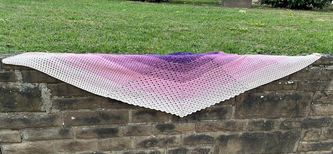 Crochet Pattern Triangular Scarf "Erato"
