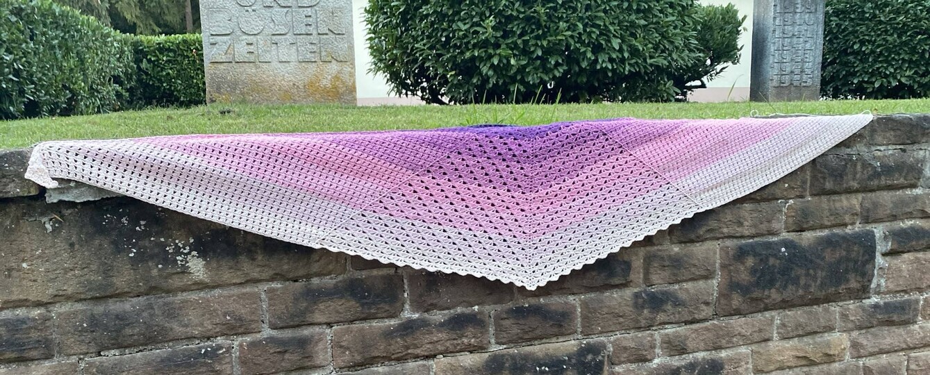 Crochet Pattern Triangular Scarf "Erato"