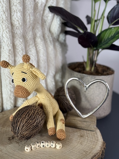 Liebevolle Häkelanleitung für Giraffe Norbert (PDF, deutsch, Amigurumi)