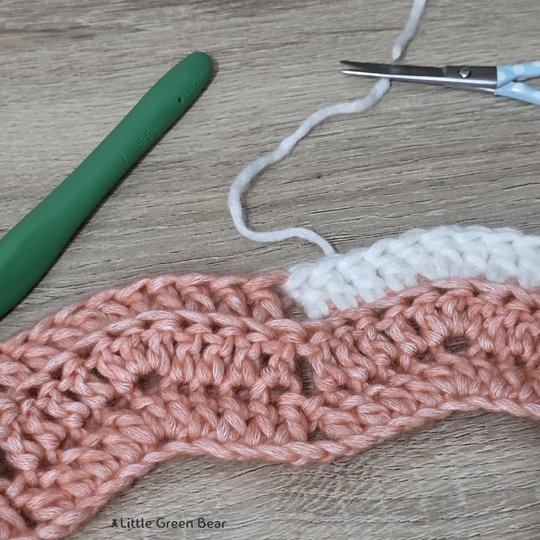 Baby Waves Ripple Blanket Crochet Pattern (English)
