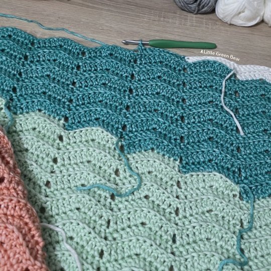 Baby Waves Ripple Blanket Crochet Pattern (English)
