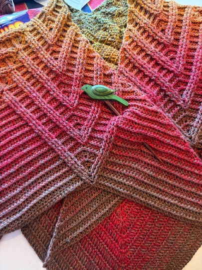 „Kaleidostar“ Schultertuch – Häkelanleitung für ein Tuch in Sternenform