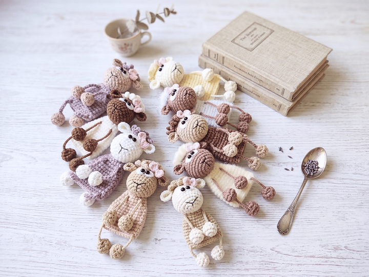 371DE Häkelanleitung Schaf Schlüsselanhänger - Brosche PDF Knittoy CP