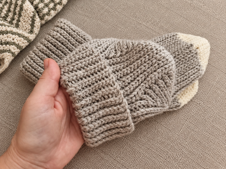 Gehäkelte Socken. Häkelanleitung. PDF auf Englisch und Deutsch (S1b)