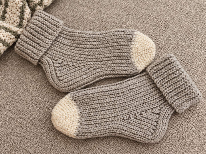 Gehäkelte Socken. Häkelanleitung. PDF auf Englisch und Deutsch (S1b)