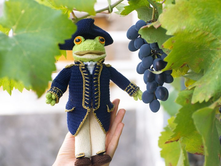 Admiral frog outfit crochet pattern