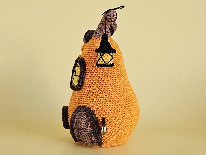 Kürbishaus häkeln – Häkelanleitung für Herbstdeko & Amigurumi