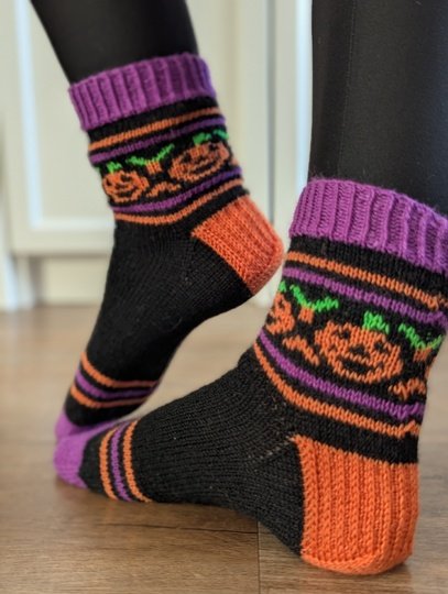Pumpkin Smile Socks - Strickanleitung