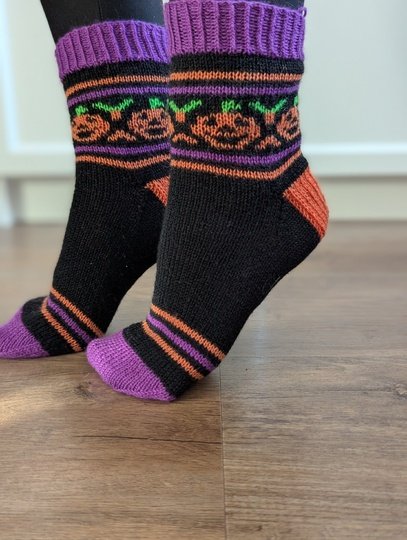 Pumpkin Smile Socks - Strickanleitung