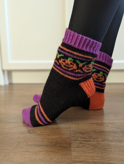 Pumpkin Smile Socks - Strickanleitung