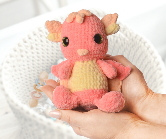 Häkelanleitung Plüschdrache – einfacher Amigurumi Drache.