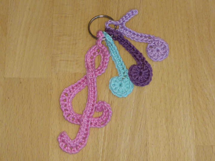 Häkelanleitung Schlüsselanhänger Notenschlüssel und Noten