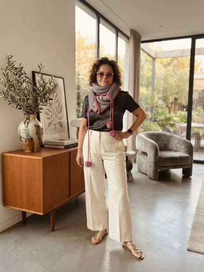 Dopamin Tuch – Hexagon-Strickanleitung mit lettischem Zopf & Pompoms