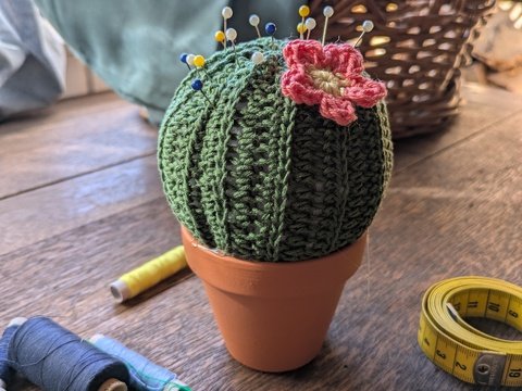 Häkelanleitung Kaktus im Tontopf - Nadelkissen, Deko oder Geschenkidee