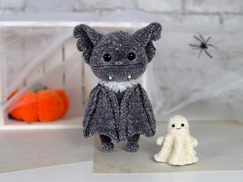 The Bat with a little Ghost