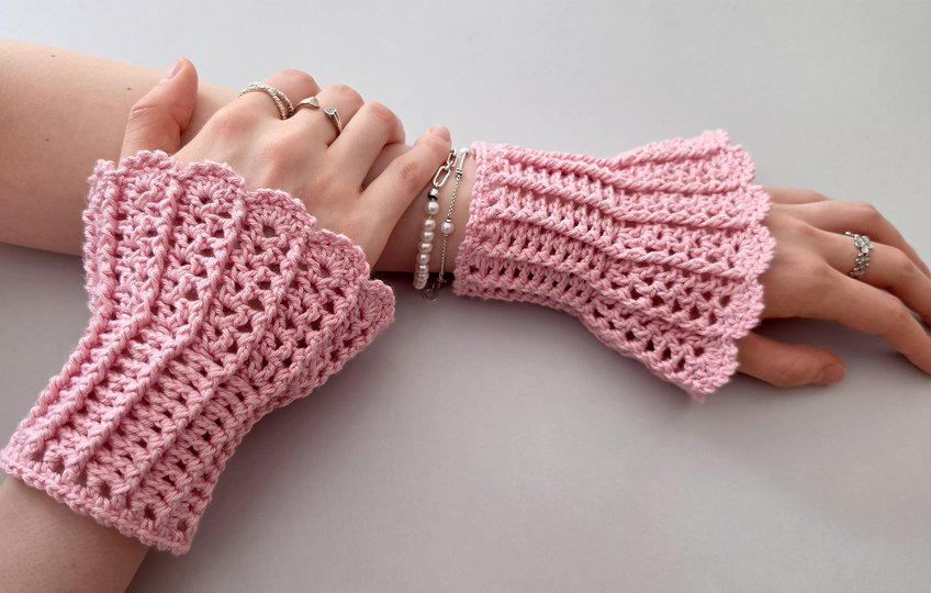 Fleur Fingerless Gloves with Textured Stitch Pattern and Scalloped Edge