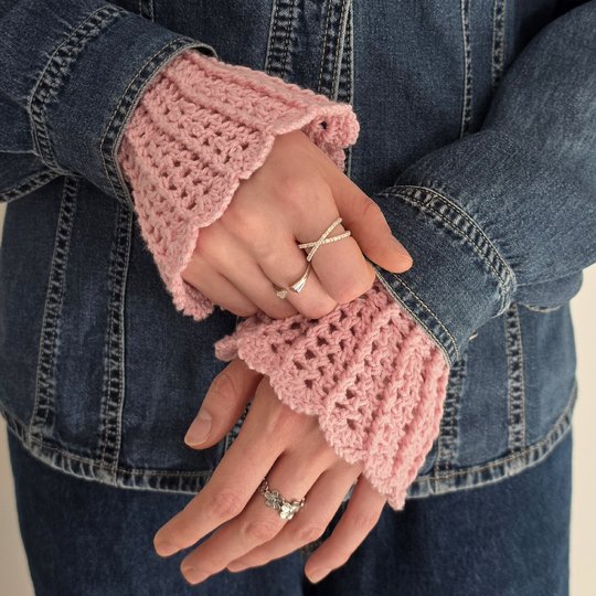 Fleur Fingerless Gloves with Textured Stitch Pattern and Scalloped Edge