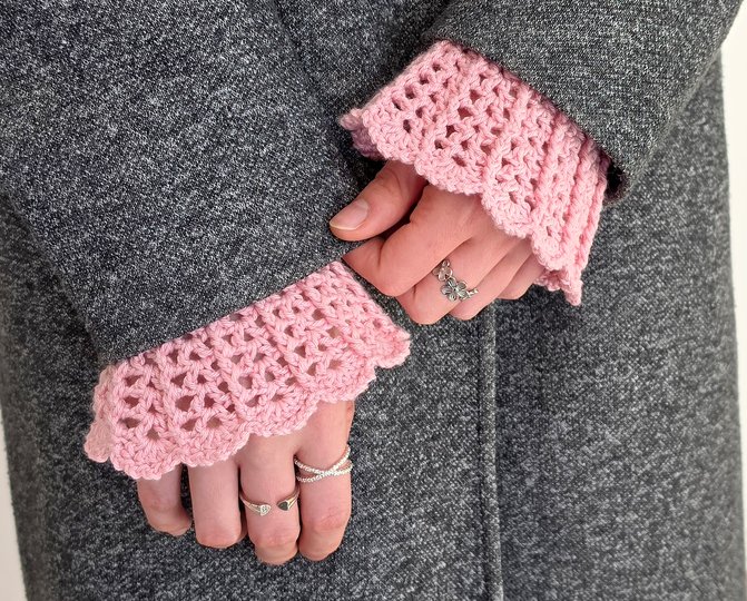 Fleur Fingerless Gloves with Textured Stitch Pattern and Scalloped Edge