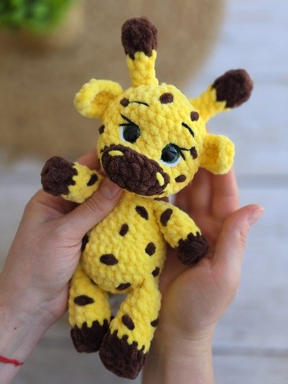 Juno the Giraffe – Cute Plush Amigurumi Crochet Pattern PDF