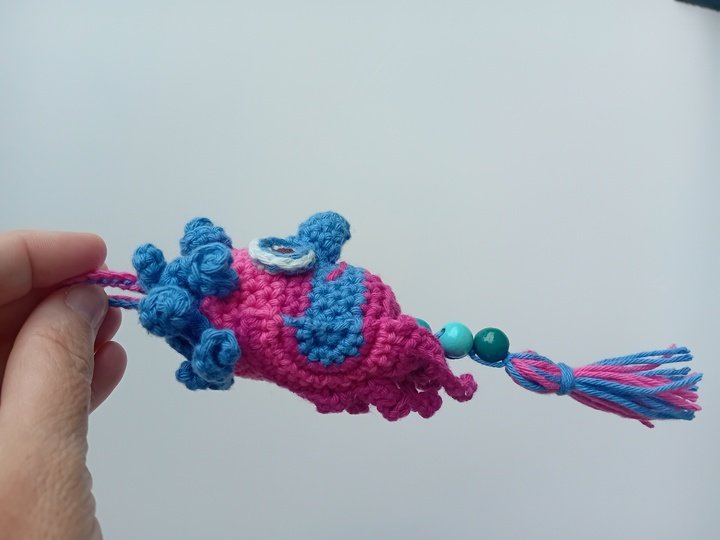 Taschenbaumler Paradiesvogel häkeln und Taschen farbenfroh dekorieren