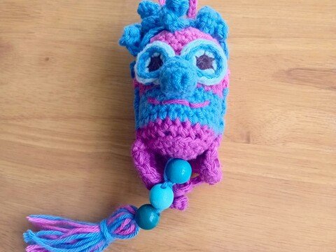 Taschenbaumler Paradiesvogel häkeln und Taschen farbenfroh dekorieren