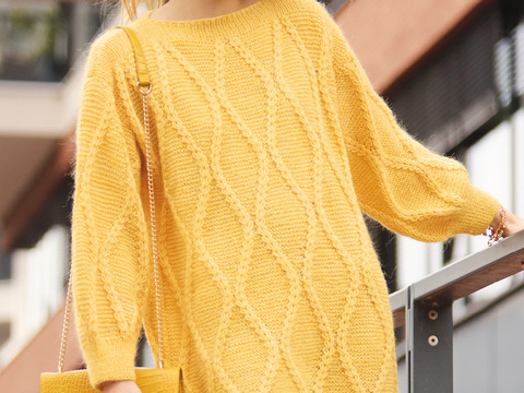 Kleid mit Zopfrautenmuster