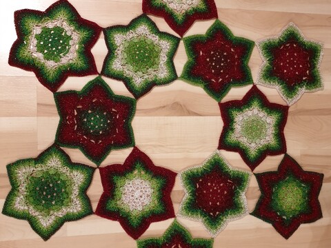 Christbaumdecke „Hexie Stars“ – Häkelanleitung für Baumdecke & Tischdecke