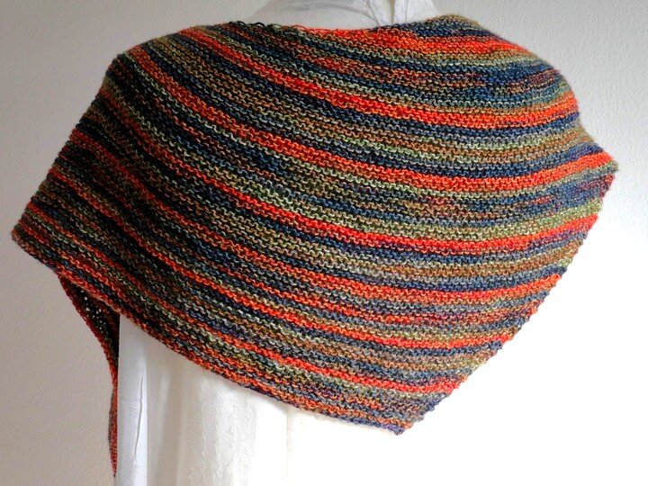 Falling Leaves – A Knitted Boomerang Shawl