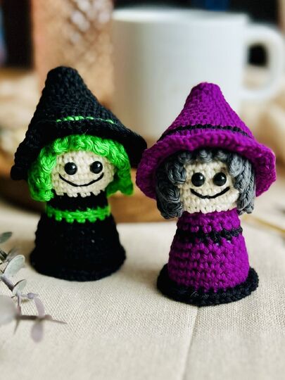 Amigurumi Hexe mit Hexenkessel – Häkelanleitung für das ganze Jahr