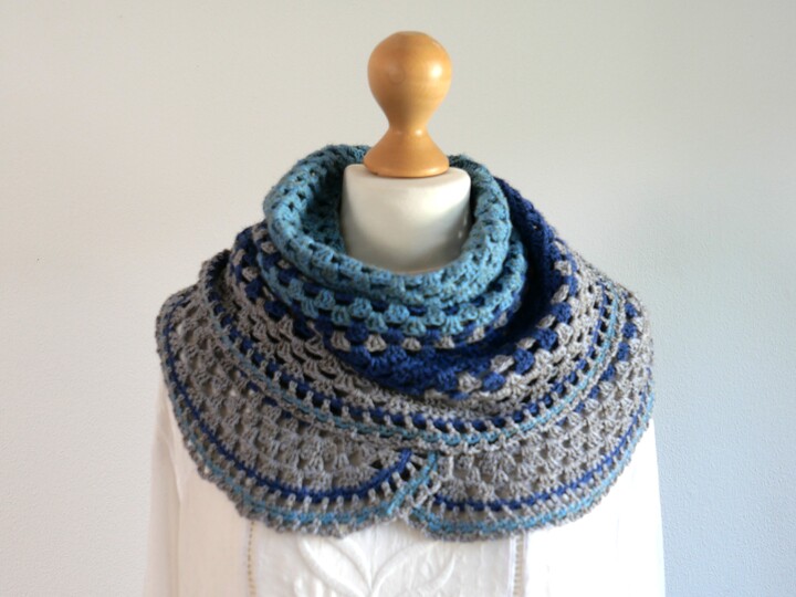 Halbrundes Grannytuch "Blaue Stunde"
