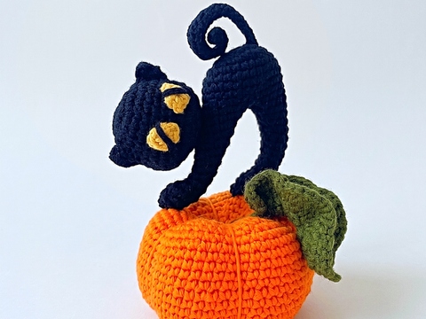 Crochet Black Cat with Pumpkin - PDF Pattern
