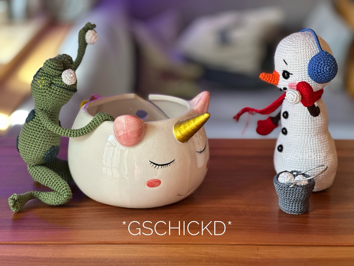 Snowman Helmut Crochet Pattern – Amigurumi with Accessories | PDF