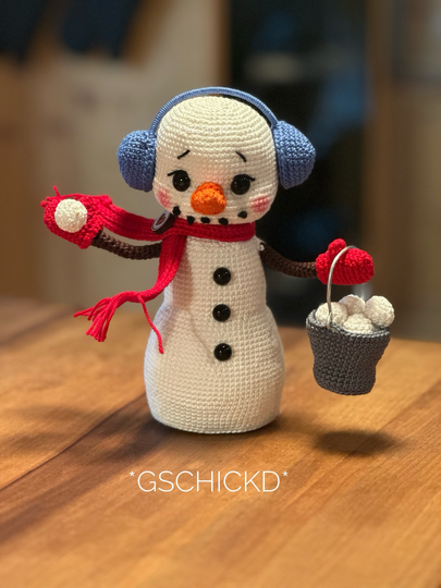 Snowman Helmut Crochet Pattern – Amigurumi with Accessories | PDF