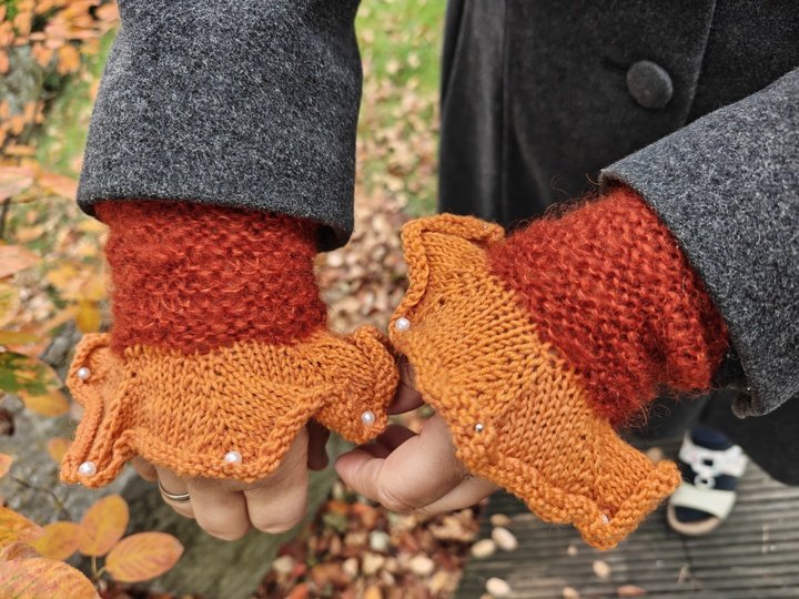 Strickanleitung für Pulswärmer "Amira" mit Rüschen