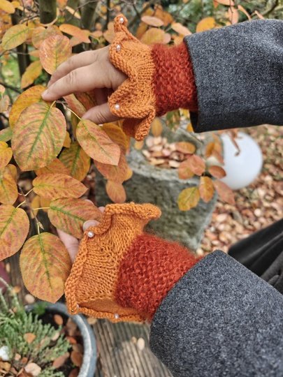 Strickanleitung für Pulswärmer "Amira" mit Rüschen
