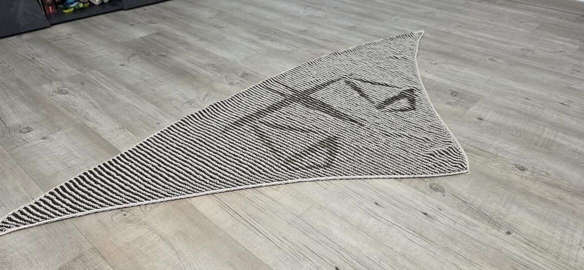 Libra, Shadow Knitting, Illusion Knitting, Motif Shawl