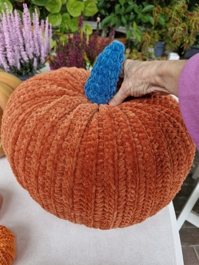 Happy Pumpkins – Free Crochet Pumpkin Pattern (4 Sizes)