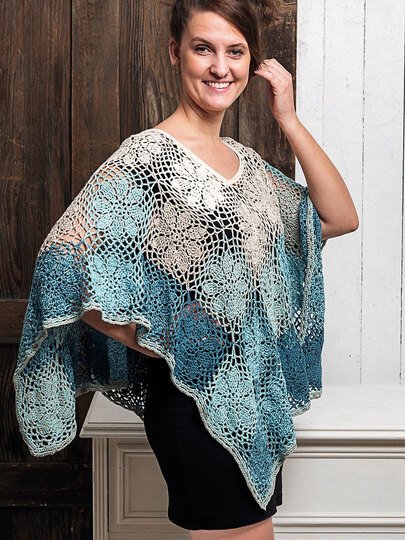 Poncho Blütenzauber, gehäkelt